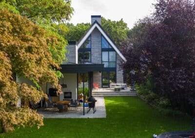 Nieuwbouw woonvilla met afzinkkelder en zwembad in Rosmalen