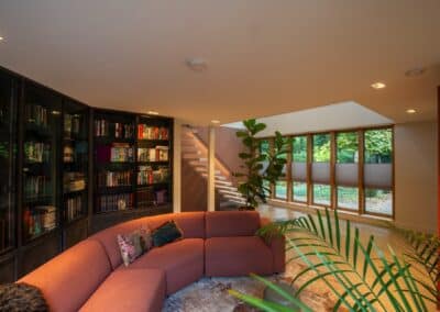 Afzinkkelder met grote aanbouw aan een villa in Vught